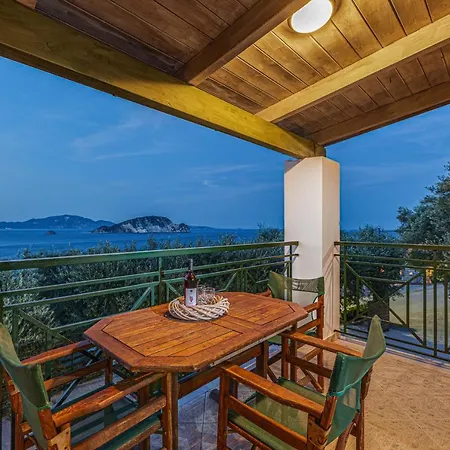 Keri Pavezzo Apartmán Marathiás