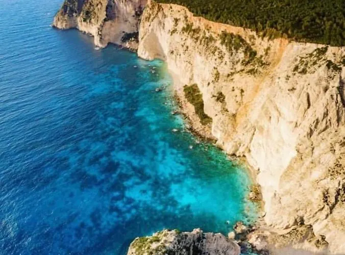 Keri Pavezzo Marathiás