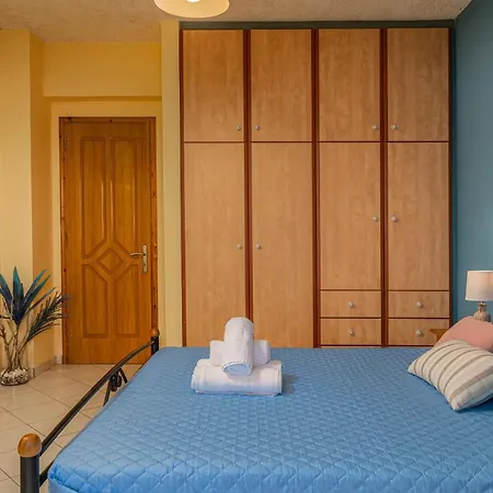 Keri Pavezzo * Marathiás