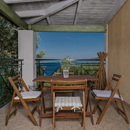 Keri Pavezzo * Marathiás