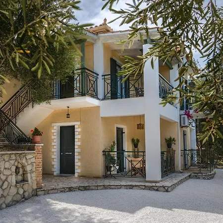 Keri Pavezzo * Marathiás