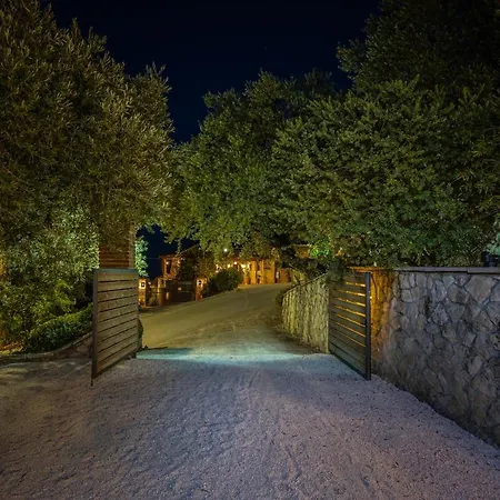 Keri Pavezzo דירה