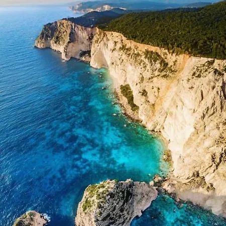 Keri Pavezzo Marathiás